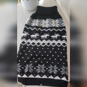 Hotel Doggie Black,White,Gray Knit Holiday Sweater w/ Snowflakes&Reindeers Sz Lg